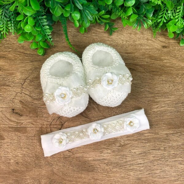 Kit Sapatinho em Tricot com Tiara Flor e Pérolas - Branco