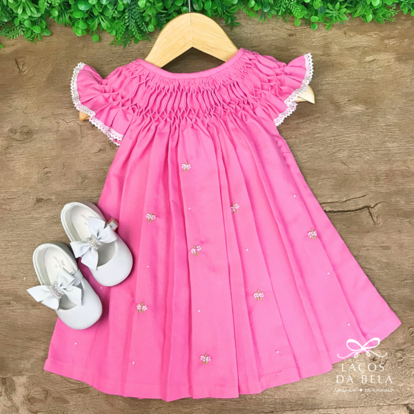 Vestido Casinha de Abelha Bordado Rosa Chiclete