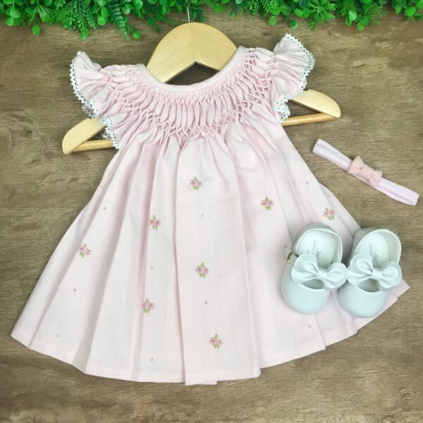 Vestido Casinha de Abelha Rosa Bebê com Bordado em Flor Rosa