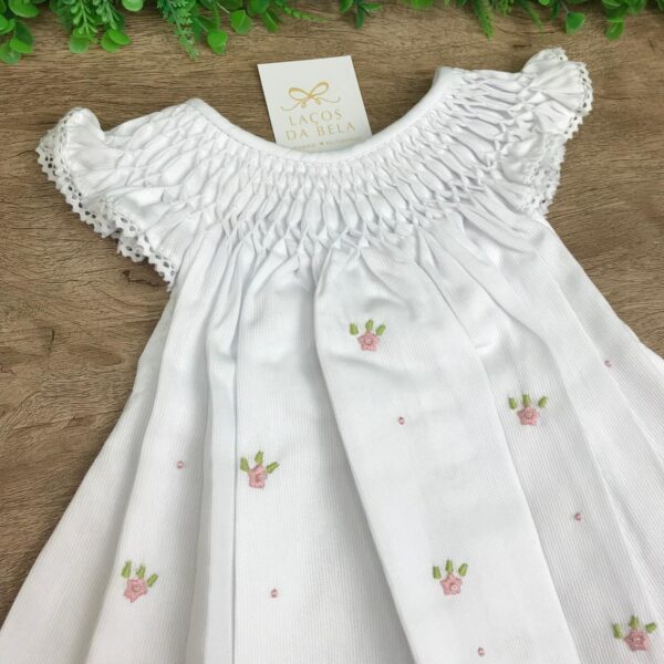 Vestido Casinha de Abelha Branco com Bordado Rosa - Image 2