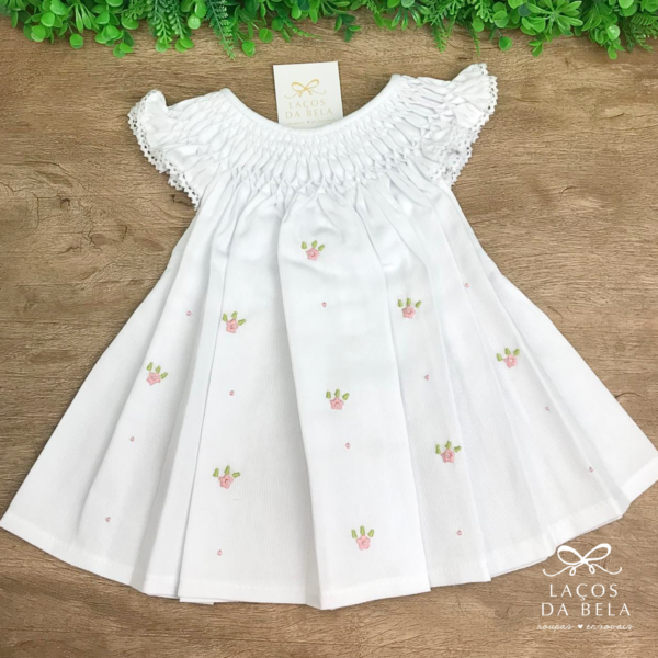 Vestido Casinha de Abelha Branco com Bordado Rosa